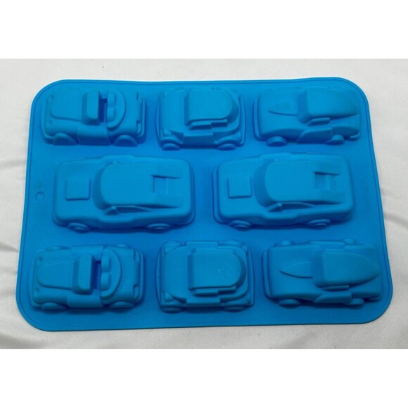 8 CAVITY Silicone Baking Cup Cake/Ice/Chocolate/Candy Mold - Vintage Cars 9x12" - Picture 4 of 7